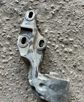 Land Rover Range Rover Sport L320 Front differential bracket 