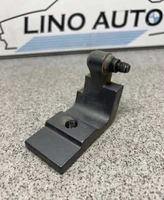 BMW 5 E60 E61 Rear door lower hinge 7068090