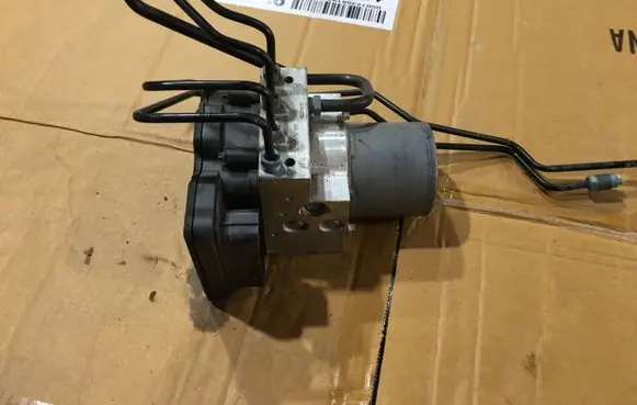 BMW 5 F10 F11 ABS Pump 6858955