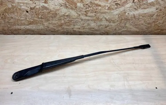 Front wiper blade arm