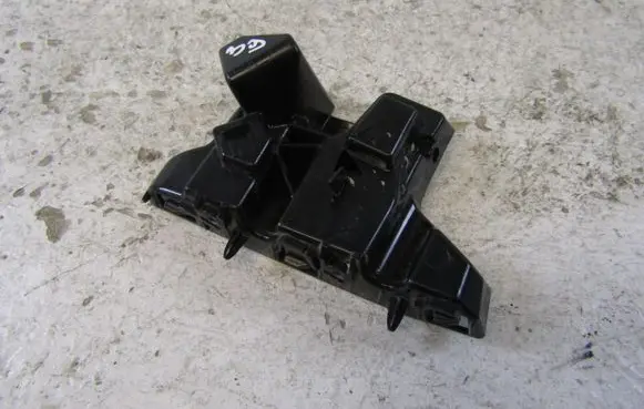 Ford Fiesta Front bumper mounting bracket H1BB17D959A1