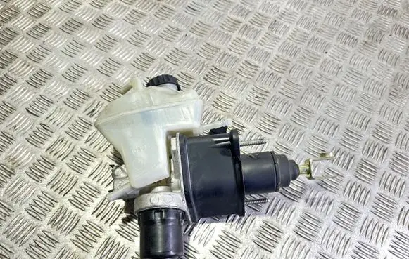 Mercedes-Benz E W211 Master brake cylinder A2114300302 0204251302