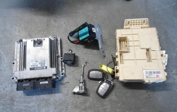 Hyundai i40 Engine ECU kit and lock set 39131-2EVA1