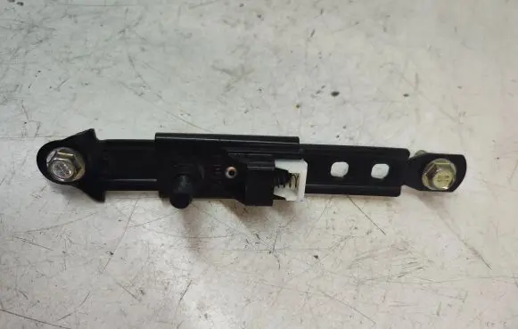 Nissan Qashqai Seat belt adjustment rail 