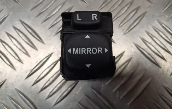 Toyota Yaris Wing mirror switch 183574