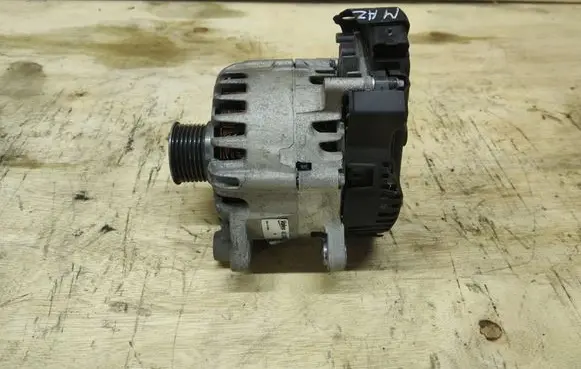 Nissan X-Trail T32 Generator/alternator 2740578A
