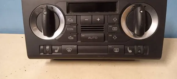 Audi A3 S3 8P Climate control unit 8P0820043E