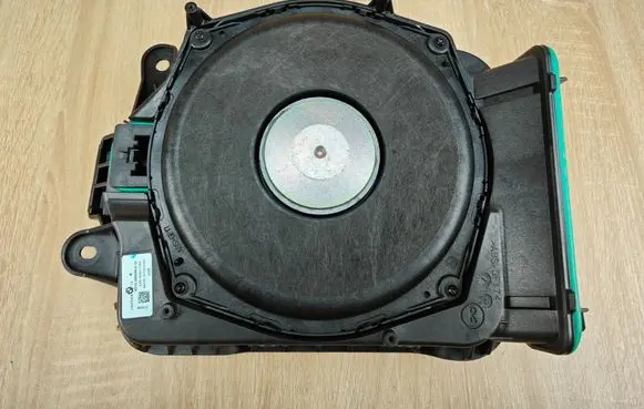 BMW 5 G30 G31 G38 Subwoofer speaker 6800954
