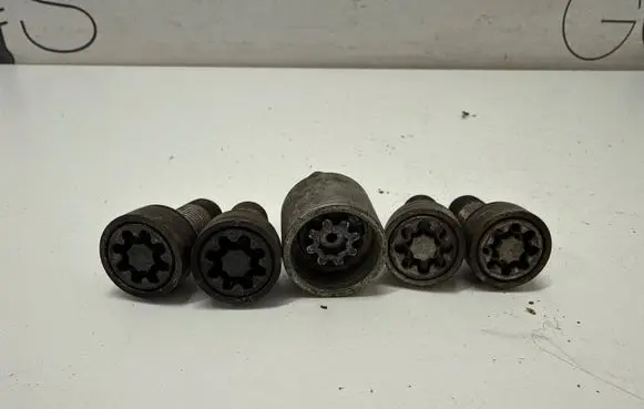 Audi A4 S4 B9 Nuts/bolts 