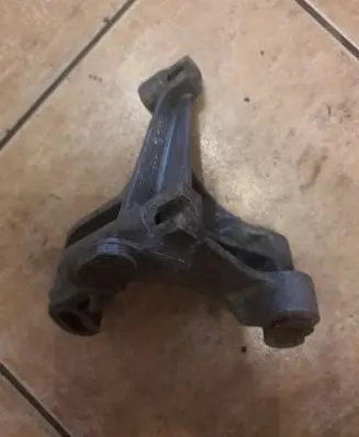 Volkswagen PASSAT B4 Engine mounting bracket 028145531c