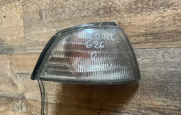 Mazda 626 Front indicator light 21031251