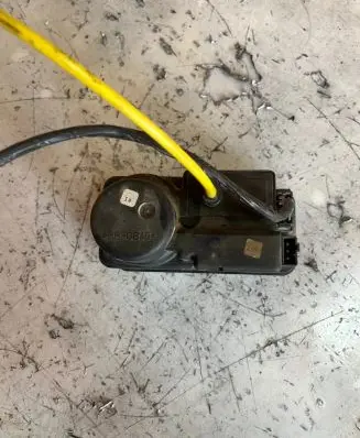Mercedes-Benz C W202 Central locking vacuum pump 2028001948