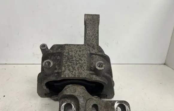 Volkswagen Tiguan Engine mount bracket 5N0199262