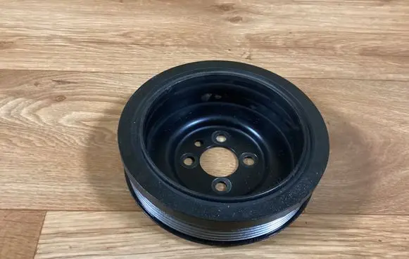 Volkswagen PASSAT B6 Crankshaft pulley 03G105243