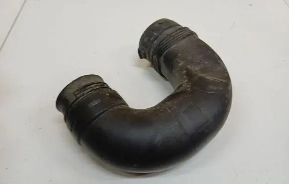 Volkswagen PASSAT B7 Air intake hose/pipe 1K0129618B0