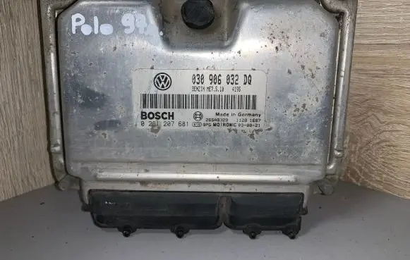 Volkswagen Polo III 6N 6N2 6NF Engine control unit/module ECU 030906032DQ 26SA8329 0261207681