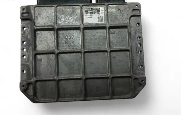 Toyota Avensis T270 Engine control unit/module ECU 8966105E21