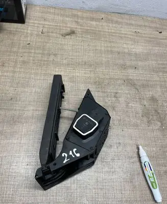 Mercedes-Benz C W204 Accelerator throttle pedal A2043000004 160813 1342