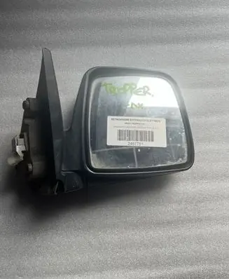 Isuzu Trooper Front door electric wing mirror
