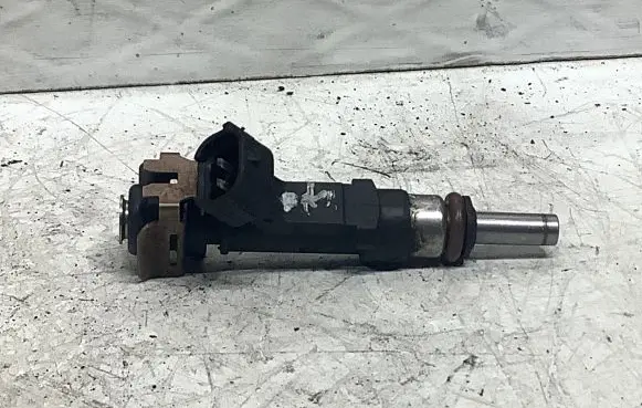 Audi A6 S6 C6 4F Fuel injector 06E133551