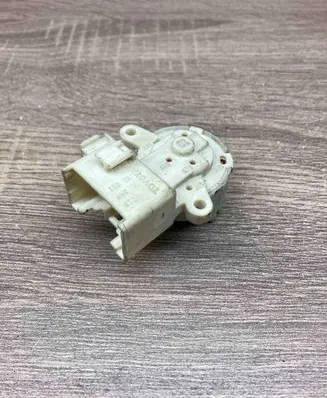 Toyota Avensis T250 Ignition lock IG2AM2ST2 USED