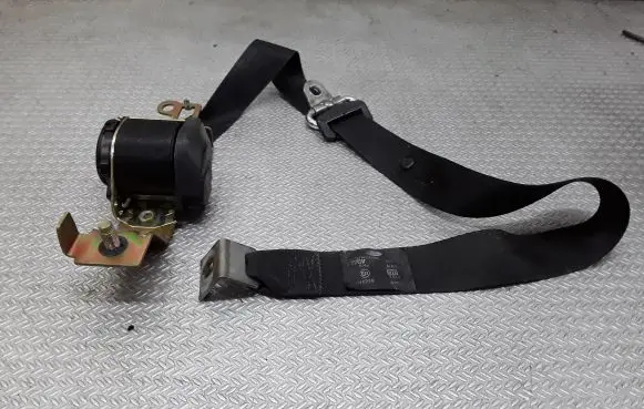 Ford Explorer Front seatbelt F67D78611B08AA
