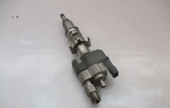 BMW 1 E81 E87 Fuel injector 7589048 1353758904801 N43