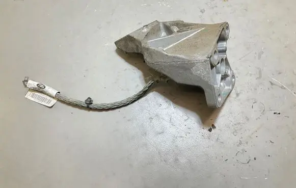 Land Rover Range Rover Sport L494 Engine mounting bracket CPLA6037CB