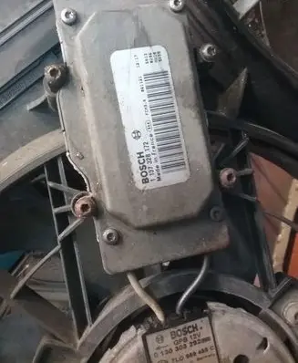 Volkswagen Touareg I Coolant fan relay 1137328172