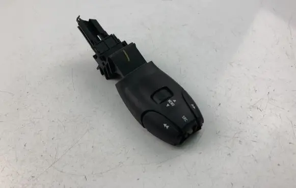 Peugeot 407 Steering wheel buttons/switches 96538207XT