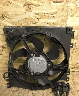 Nissan Note (E11) Radiator cooling fan shroud