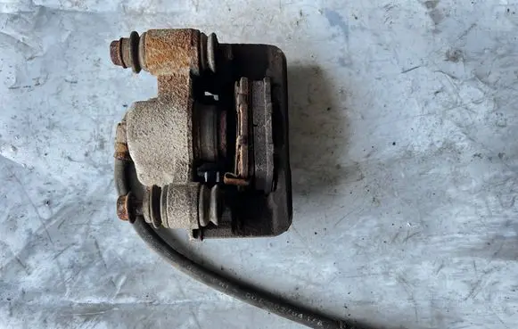 Toyota RAV 4 (XA20) Rear brake caliper