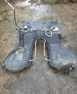 Audi A8 S8 D3 4E Fuel tank 2011021742 4E0201021D 4813516