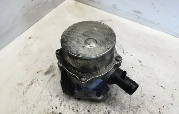 Renault Megane II Vacuum pump 8200577807