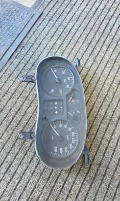 Speedometer (instrument cluster)