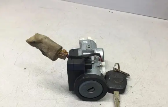 Nissan X-Trail T30 Ignition lock 28590C9902