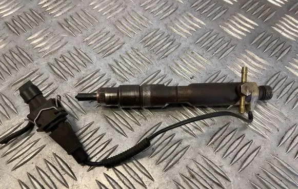 Volkswagen Golf IV Fuel injector 028130202Q