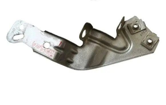Opel Insignia B Fender mounting bracket 39063368