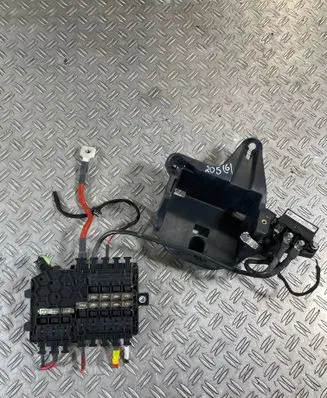 Mercedes-Benz C W205 Charging relay A0009822023