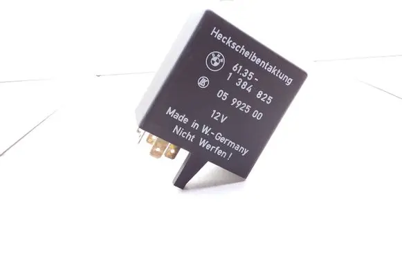 BMW 5 E34 Hazard warning light relay 05992500 61351384825