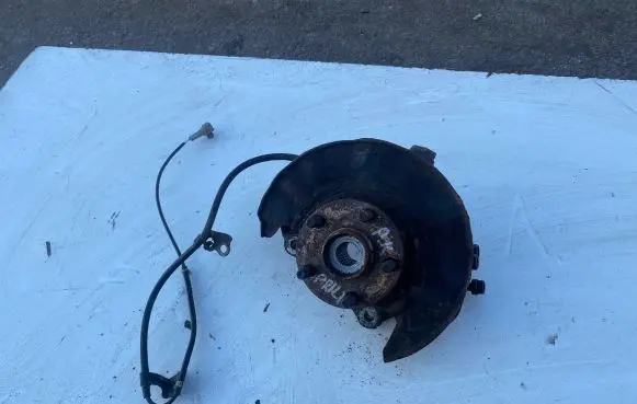 Toyota Prius (XW20) Front wheel hub spindle knuckle