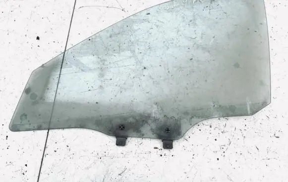 Nissan Sunny Front door window glass four-door