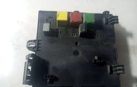 Opel Zafira B Fuse box set 13205777 00010365 519165005