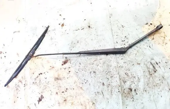 Nissan X-Trail T30 Front wiper blade arm