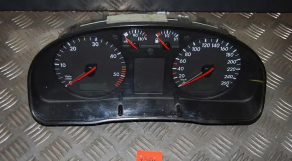 Volkswagen PASSAT B5 Speedometer (instrument cluster) 3B0920800A
