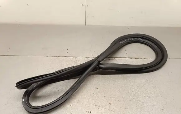 Opel Mokka X Front door rubber seal 