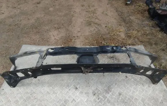 Volkswagen PASSAT B3 Top upper radiator support slam panel