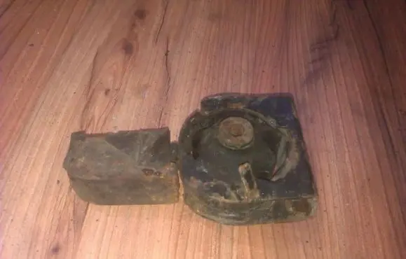 Toyota Avensis T220 Engine mount bracket