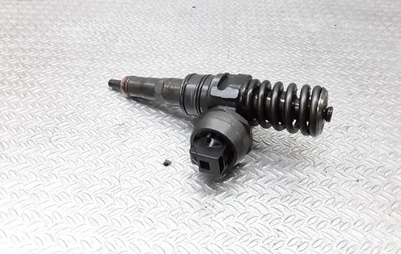 Audi A4 S4 B6 8E 8H Fuel injector 038130073BA