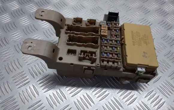 Toyota Corolla Verso E121 Fuse box set 232300-0231
